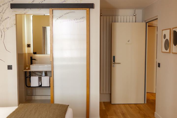 Room 2 of 27