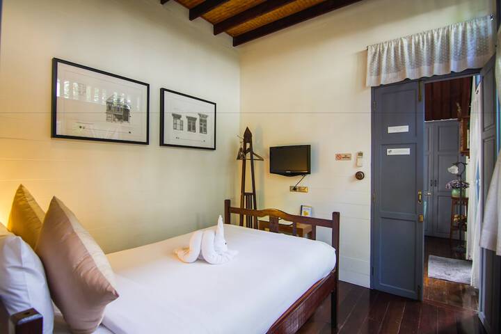Room 8 of 42