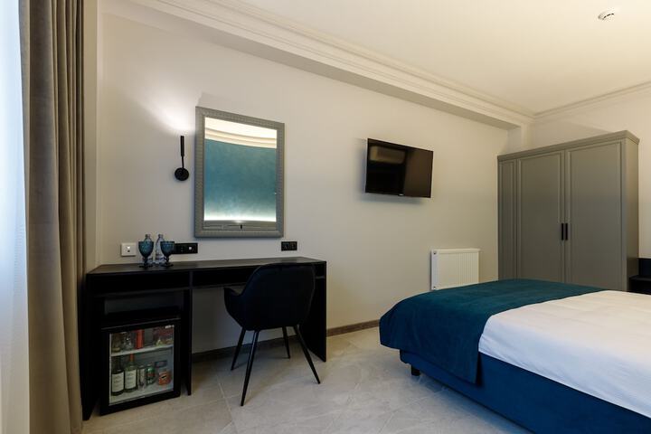 Room 6 of 70
