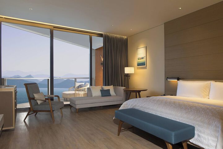 Room 15 of 82