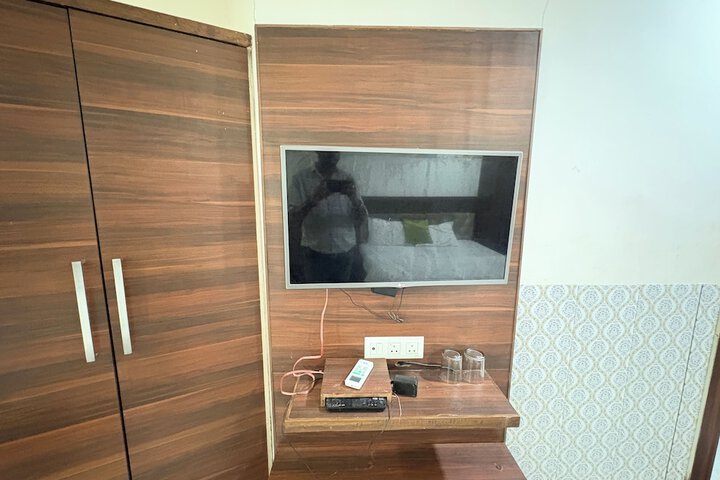Room 8 of 11