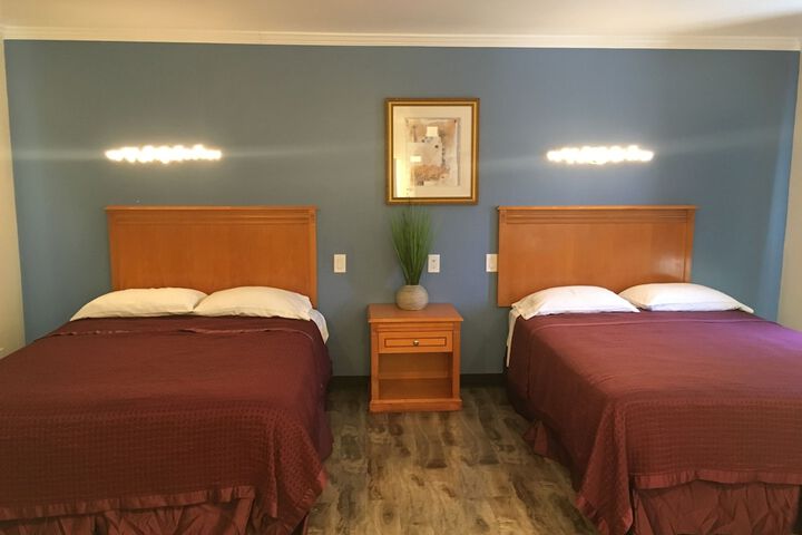 2 Queen Beds (13 of 13)