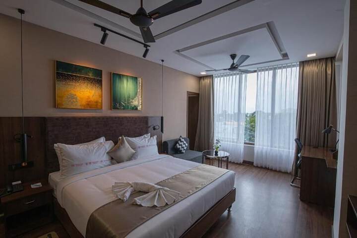 Room 5 of 10