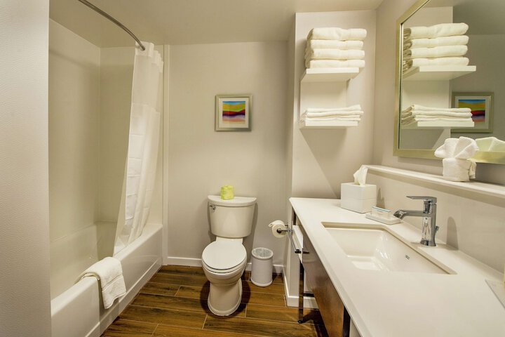 2 Queen Beds (12 of 12)