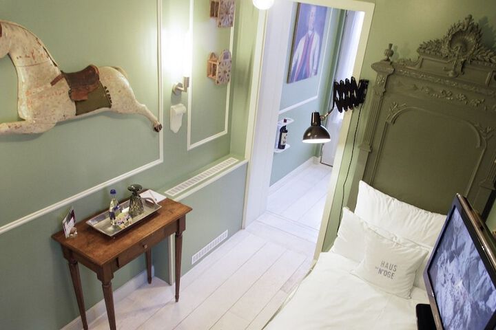 Room 15 of 68