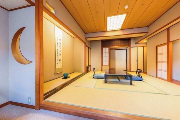 Room 18 of 121
