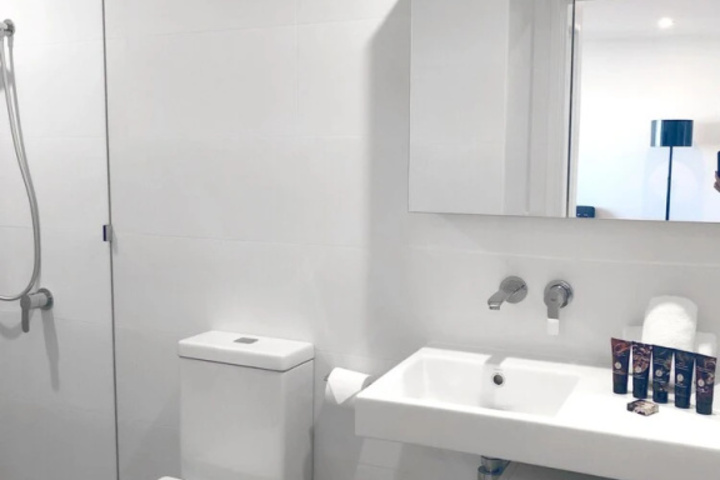 Room 10 of 16