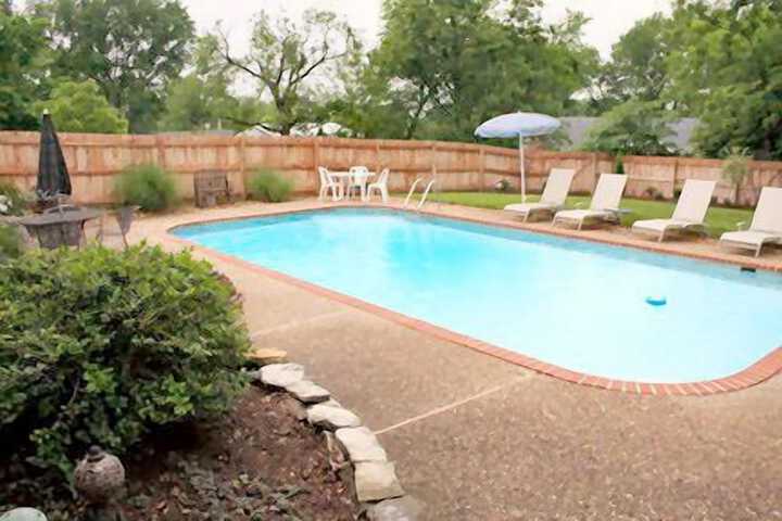 Hotel Pool