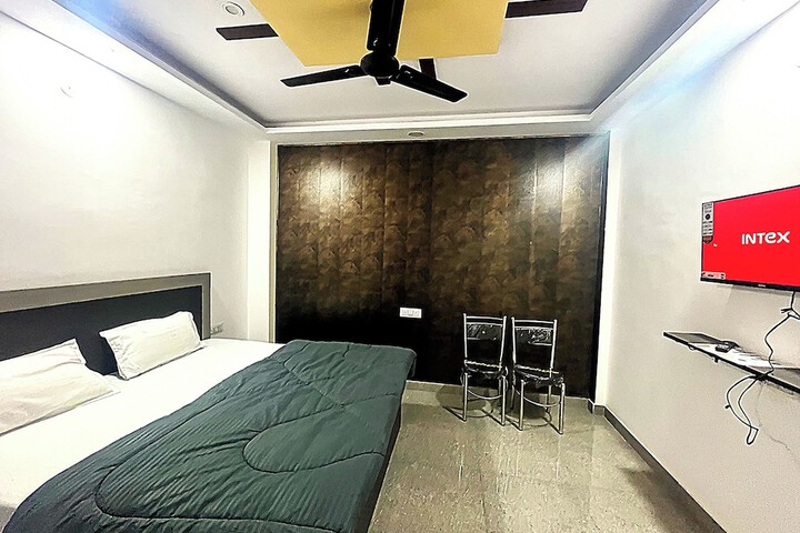 Room 2 of 14