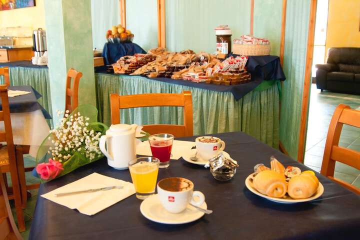 Breakfast/Coffee Service 53 of 118