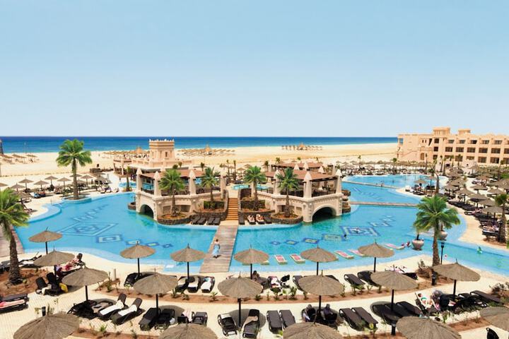 Hotel Pool