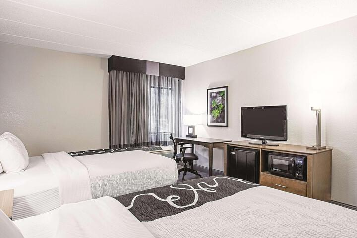 1 Queen Bed (1 of 19)