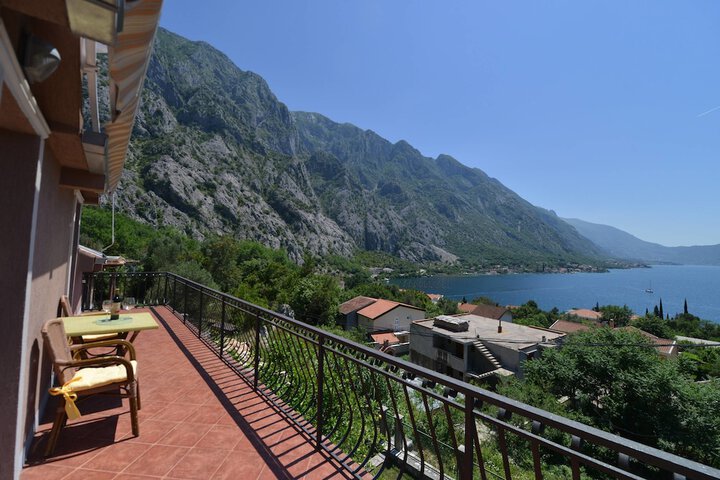J & P Apartments Orahovac in Orahovac