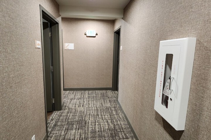 Ballroom/Hall 18 of 20