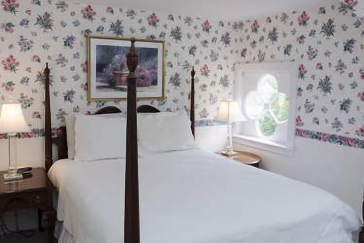 Room 13 of 27