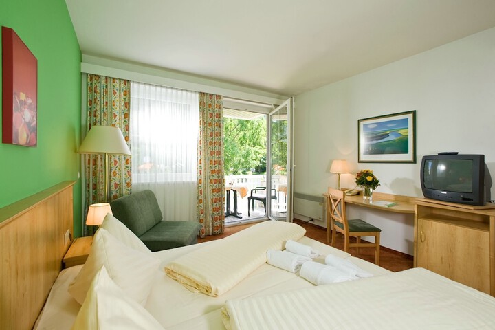 Room 16 of 37