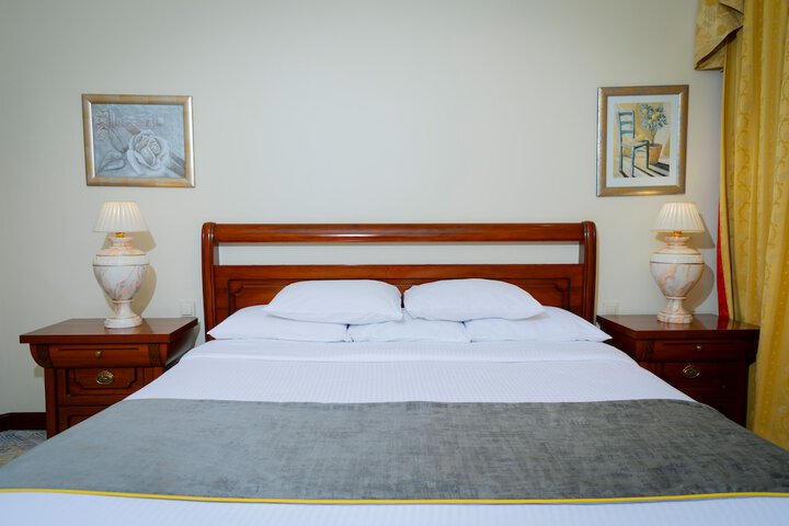 Room 9 of 126