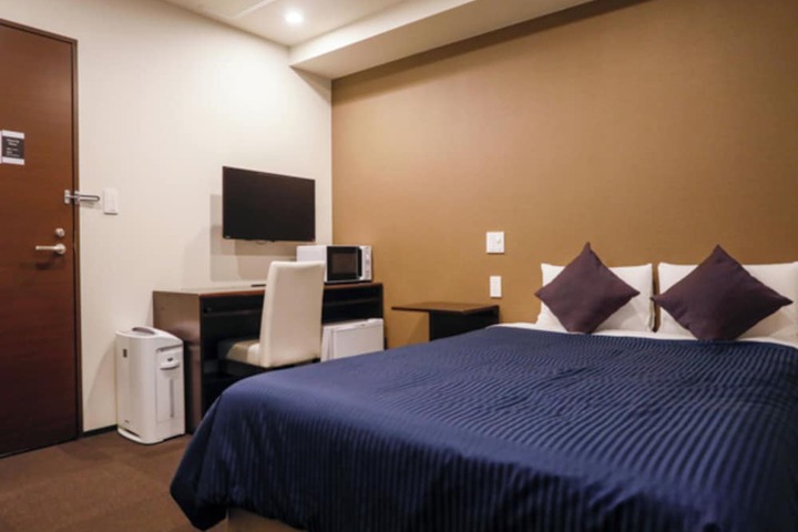 Room 13 of 28