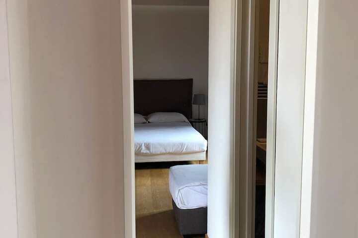 Room 25 of 84