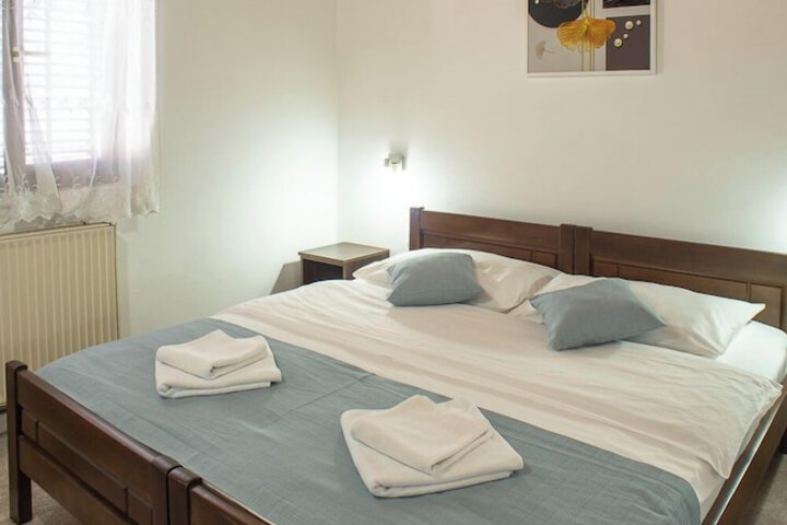 Room 2 of 22