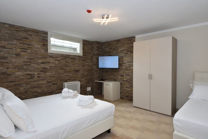 Room 10 of 123