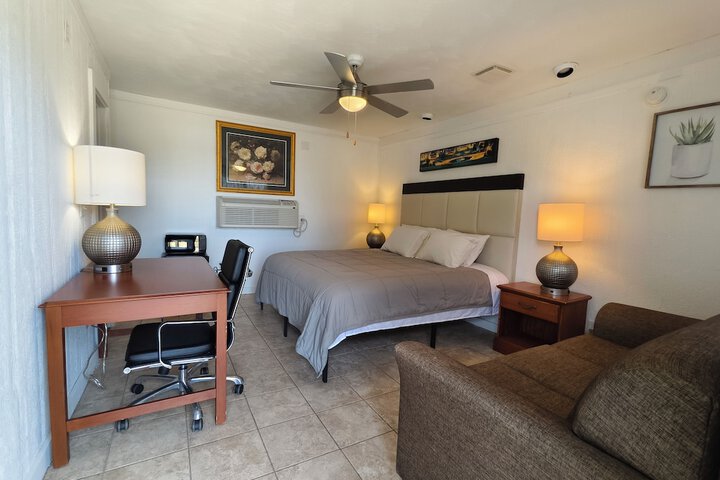 Room 9 of 14