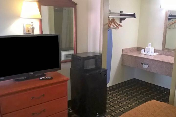 1 King Bed (1 of 6)