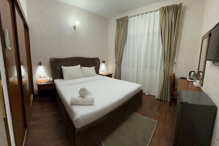 Room 6 of 22