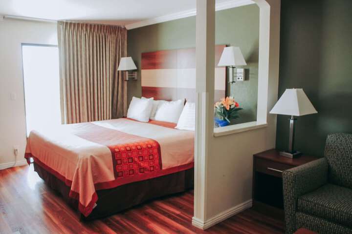 Room 26 of 48
