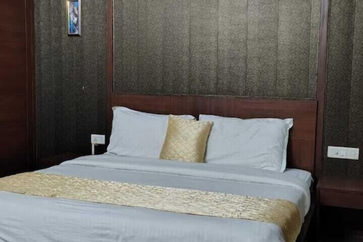 Room 12 of 24