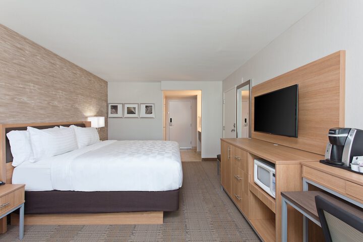Room 10 of 28