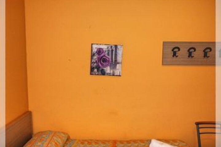 Room 32 of 70