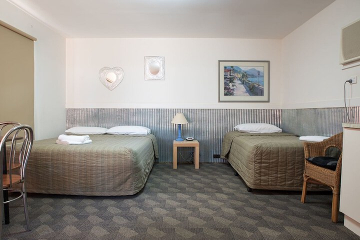 Room 62 of 228