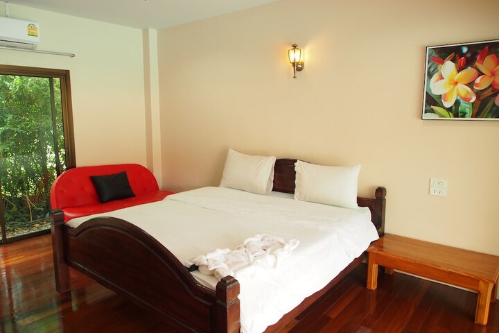 Room 13 of 32