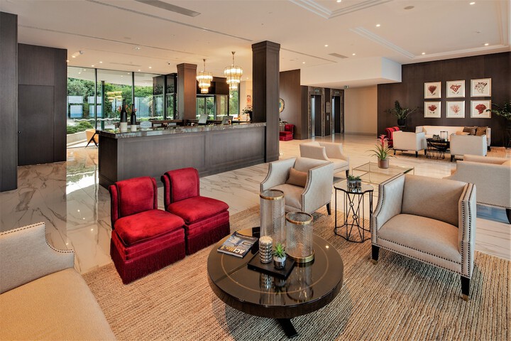 Entrance & Lobby