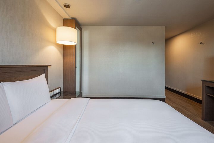 Room 26 of 47