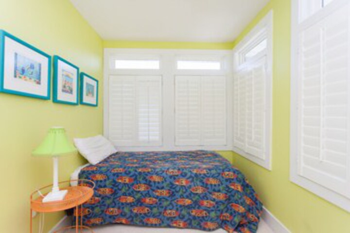 Room 52 of 60