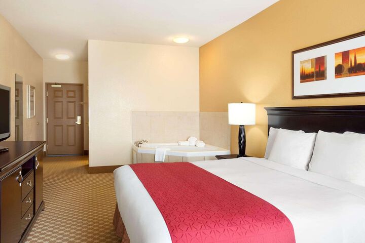 1 King Bed (18 of 18)