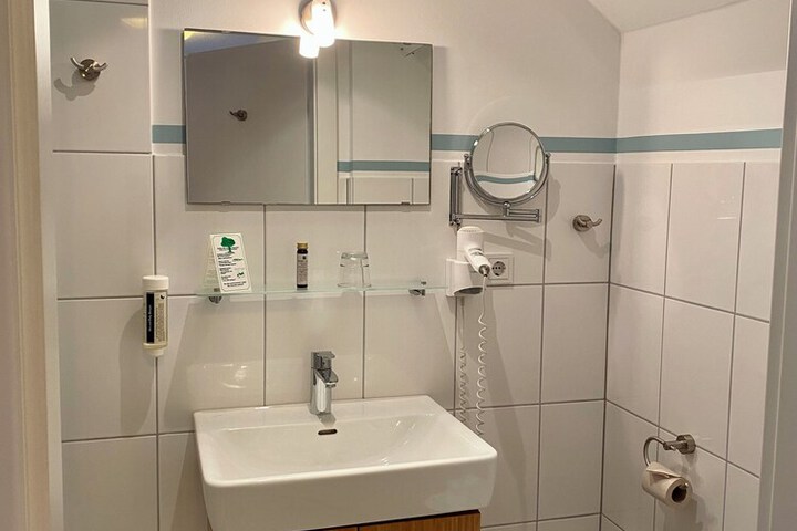 Room 13 of 27
