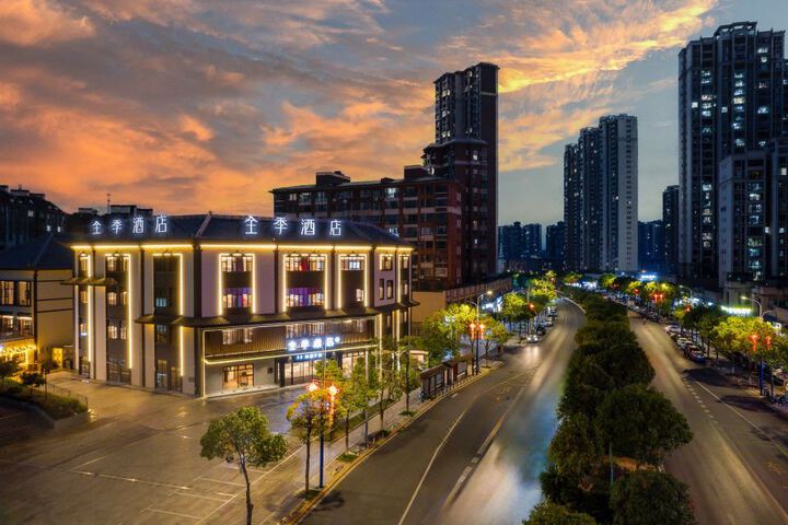 JI Hotel (Jiujiang Lushan Station Zhonghua Xianmu Park)