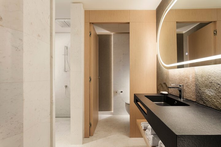 Room 73 of 196