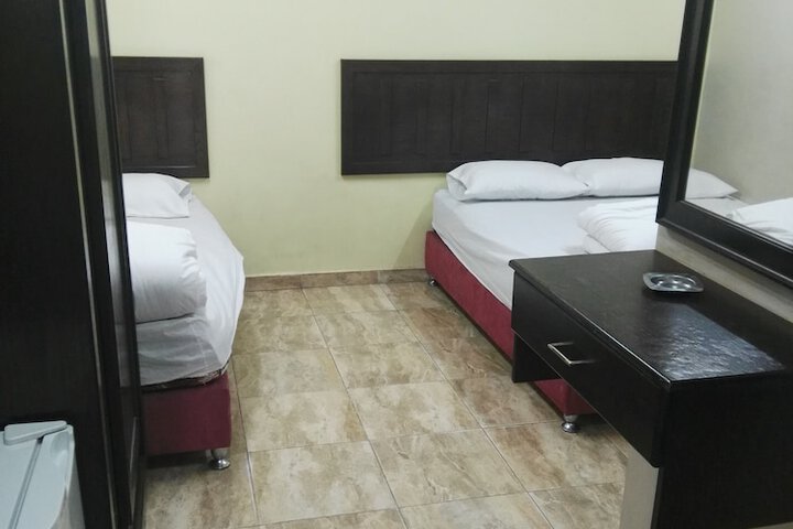Room 13 of 40