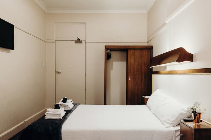 Room 16 of 49