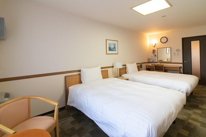 Room 6 of 35