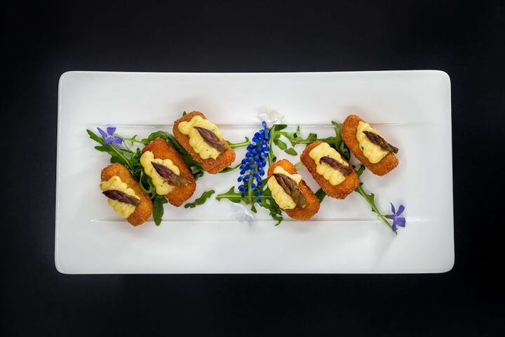Dining 49 of 87