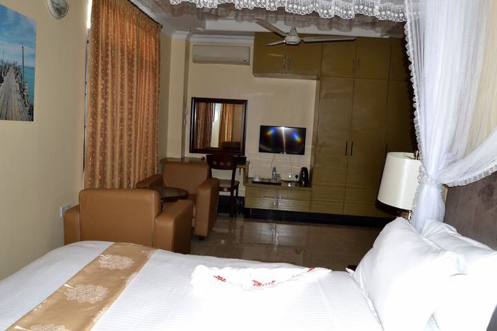 Room 5 of 43