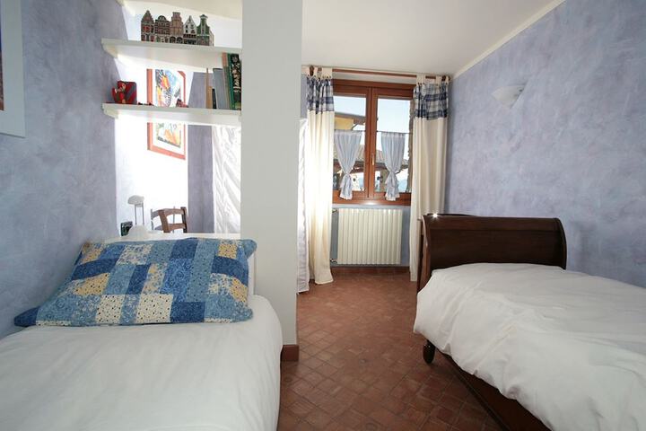 Room 9 of 20