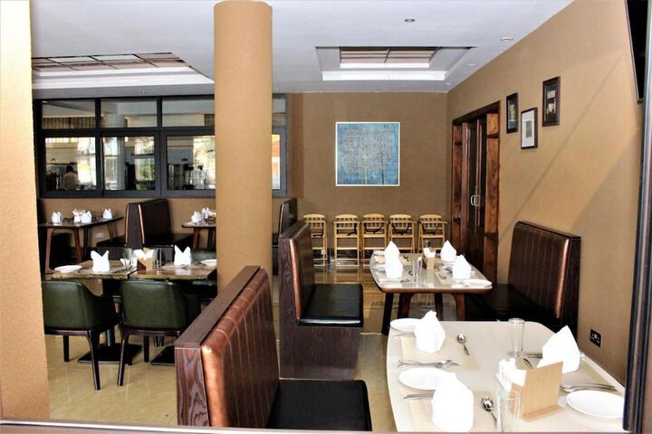 Dining 45 of 61