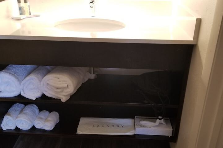Bathroom sink
