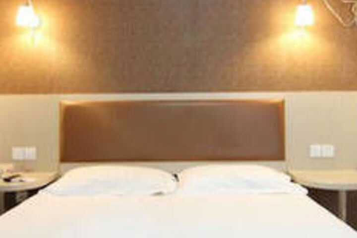 Room 14 of 29